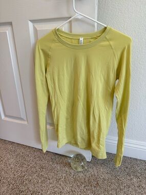 Athleta Long Sleeve Tee in Buttercup Yellow Momentum Top - Size Small - EUC!